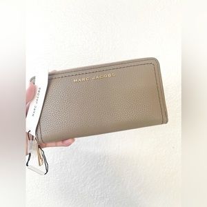 ❌SOLD❌ Brand new Marc Jacobs Zippy Wallet